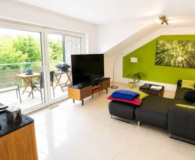 Ca. 124 m² große ETW mit 4 Zimmern, 2 Tageslichtbädern, Balkon und Garage