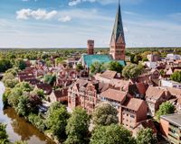 Hausansicht mit Blick über die Stadt
