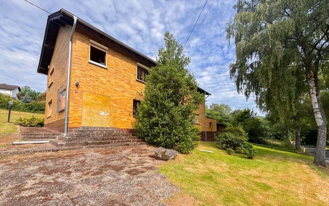 Sanierungsobjekt mit viel Potenzial – Ein-/Zweifamilienhaus in ruhiger Lage von Windeck!