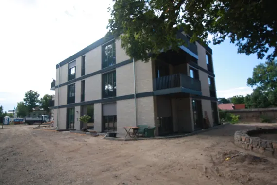 Moderne Erstbezug‑Wohnung mit Balkon und E‑Ladestation in Templin