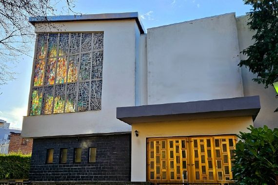 Gelegenheit Nr.39, Kirche, Sakralbau (Denkmal) mit Gemeindehaus in Innenstadtlage