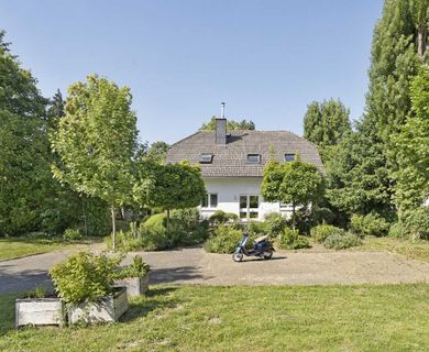 Bezugsfreies 2-Familienhaus und Bungalow auf 2.412m² Traumgrundstück in Ratingen