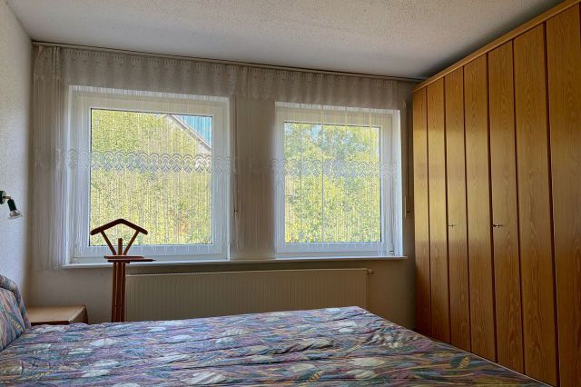 Schlafzimmer (EG)