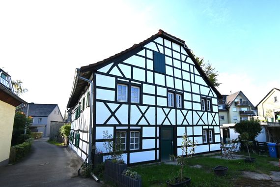 *** Wohnen mit Geschichte: Denkmalgeschütztes Fachwerkjuwel mit Garten ... ***