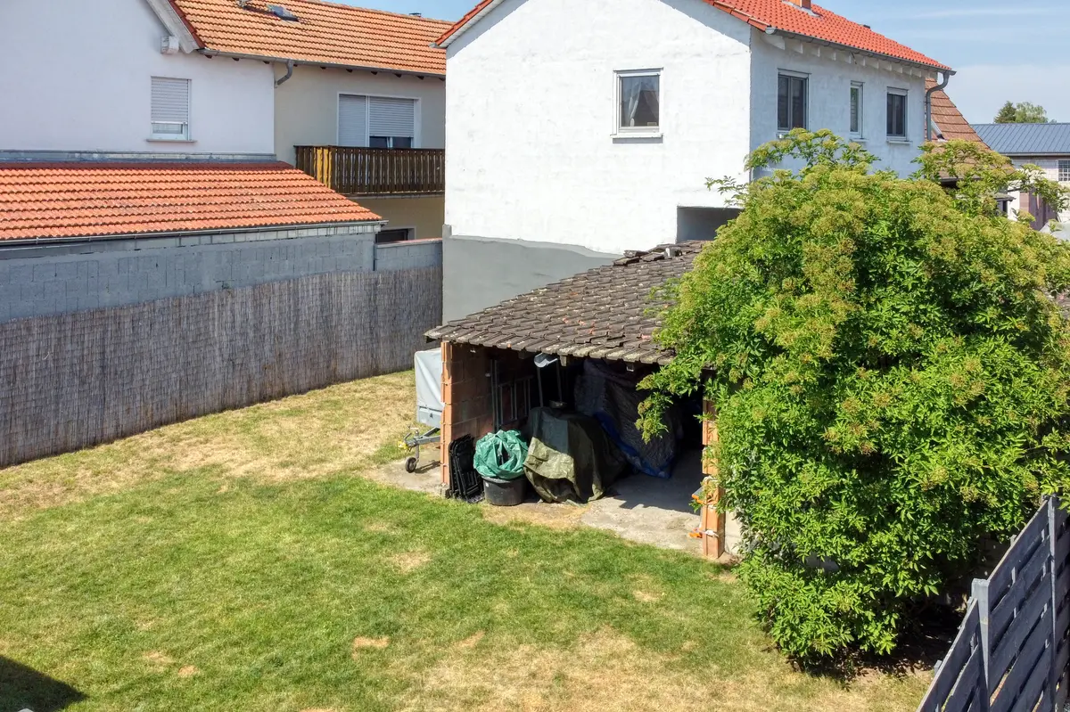 Südwestseite mit Garten
