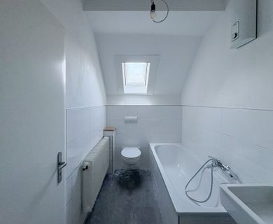 Wohnen zur Miete in einer Burg? 4-Zimmer Wohnung in der Burg Volperhausen! - Photo 3