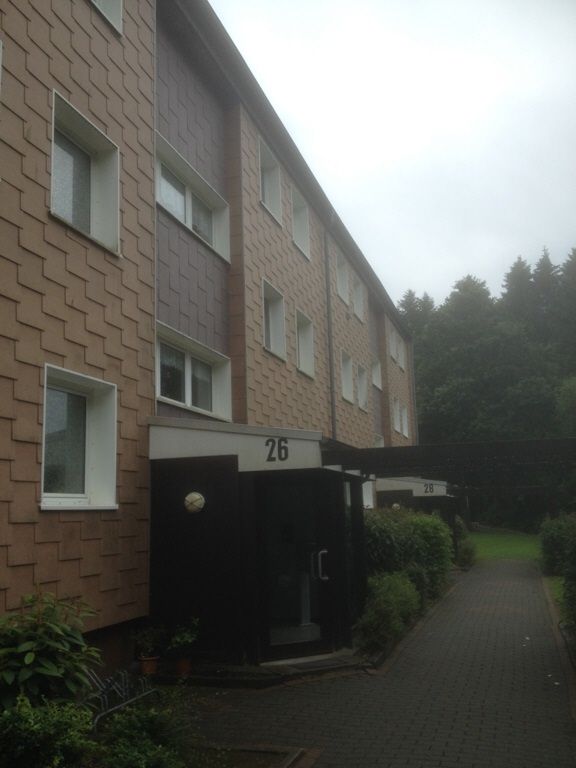 Sanierte 4 Zimmerwohnung im Erdgeschoss mit Dusche , Balkon und Keller - Foto 3