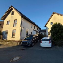 Attraktives Wohnensemble: 6 vermietete Wohnungen. 4 separate Eingänge.