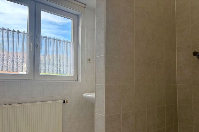 Bad mit Dusche (DG)