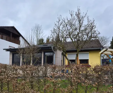 Top-gepflegter Bungalow in ruhiger Ortrandlage, nähe Puderbach !!