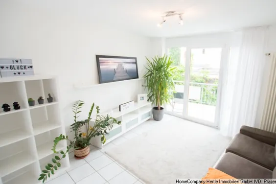 Viel Tageslicht und schön möbliert mit zwei Balkone für 3-12 Monate in zweiter Reihe der Habsburgerstraße, Freiburg-Herdern