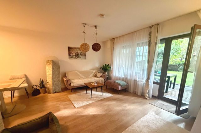 Wohnraum mit Zugang zur Terrasse
