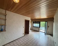 Schlafzimmer mit Balkonaustritt