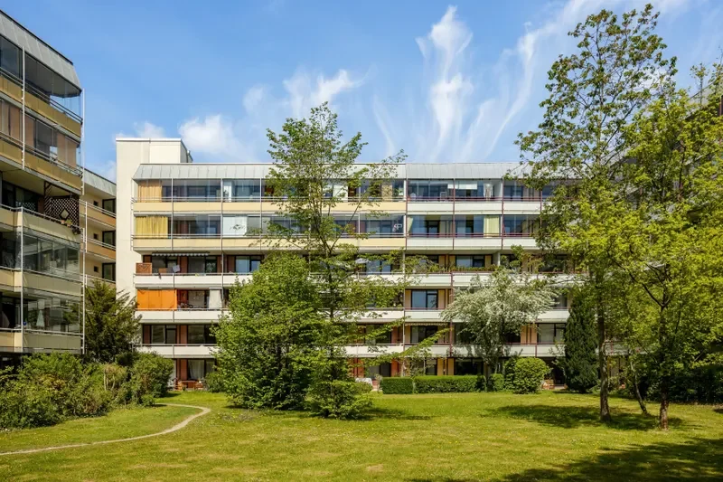 Blick auf hofseitige Gebäudefassade