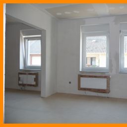 Reiheneckhaus wie NEU mit 3 Garagen und Garten sucht SIE!