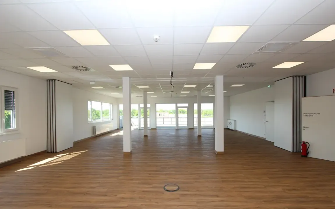 Ca. 180 m² Top-Moderne Büro-/ Praxisflächen mit ca. 125 m² Dachterrasse an der A61 Ausfahrt Viersen