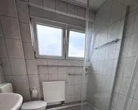 ...mit großer Dusche