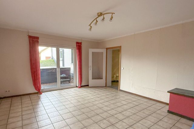 (UG) Wohnzimmer mit Terrasse