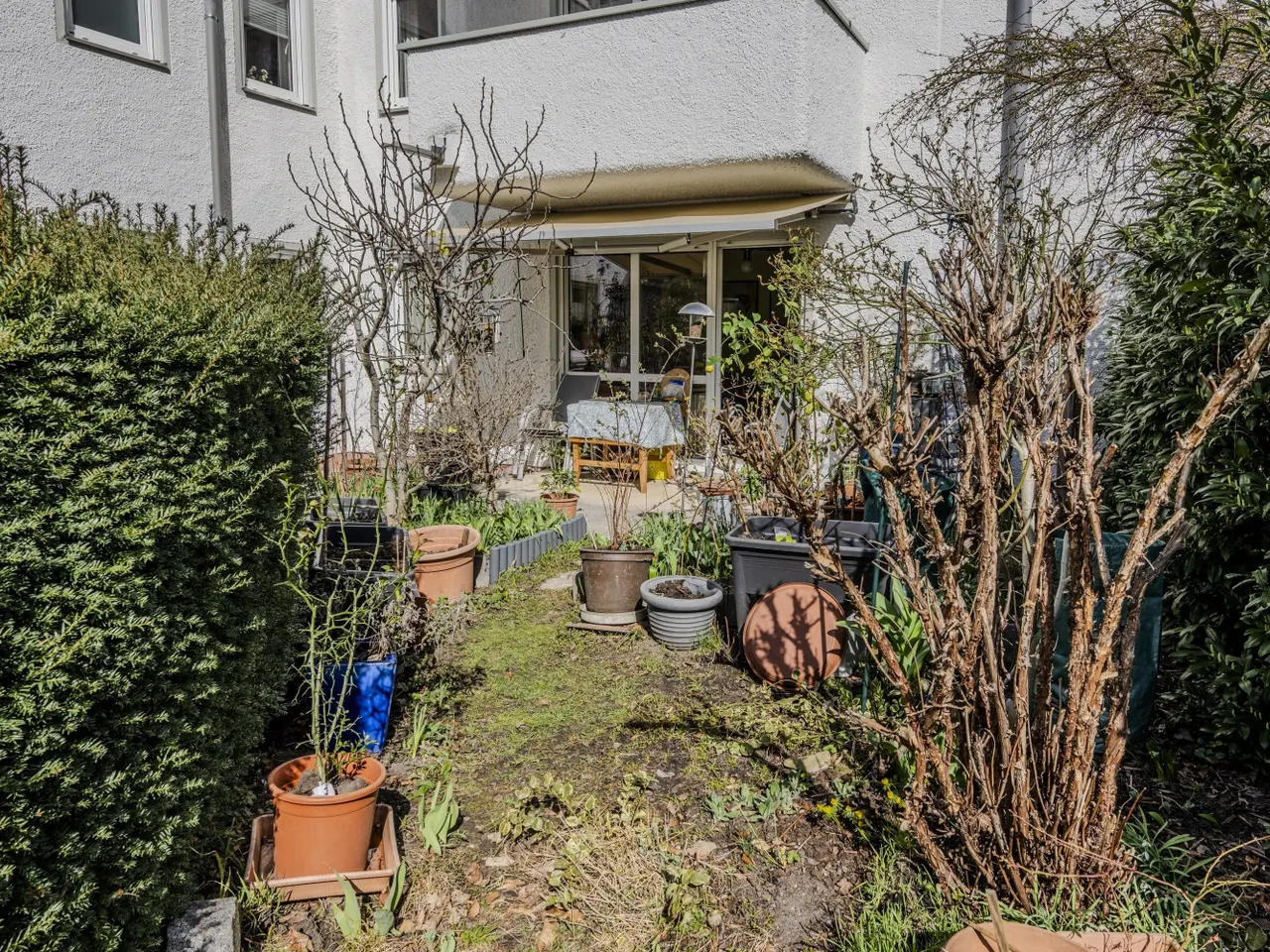 Blick zum eigenen Garten