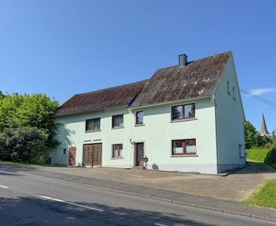 Ein-/Zweigenerationenhaus mit Nebenräumen auf idyllischem Grundstück nahe Hachenburg!