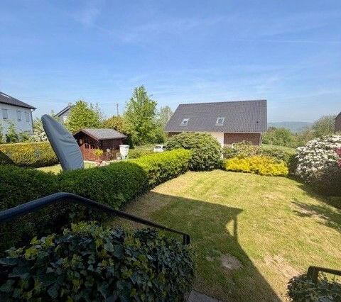 Haushälfte rechts - Blick in den tollen Garten