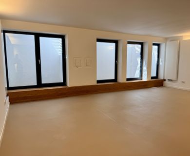 Stilvolles, top saniertes Haus mit Kamin, Sauna und Westgarten! - Photo 1