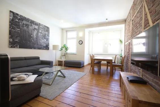 Liebevoll gestaltete 3-Zimmer Wohnung mit Balkon und Dielenboden, in einem Altbau von 1910