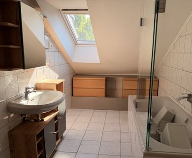 Große Wohnung mit Balkon, Stellplatz und Weitblick - Photo 4
