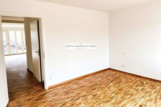 Schlafzimmer Bick zum Wohnzimmer - (KI generiert)