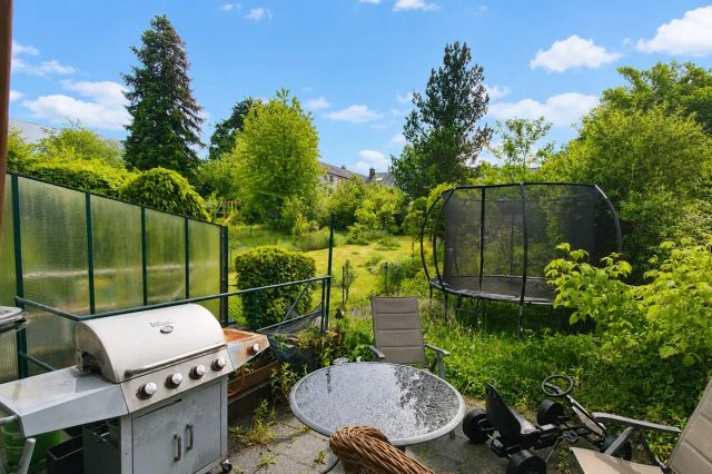 Terrasse und Grün