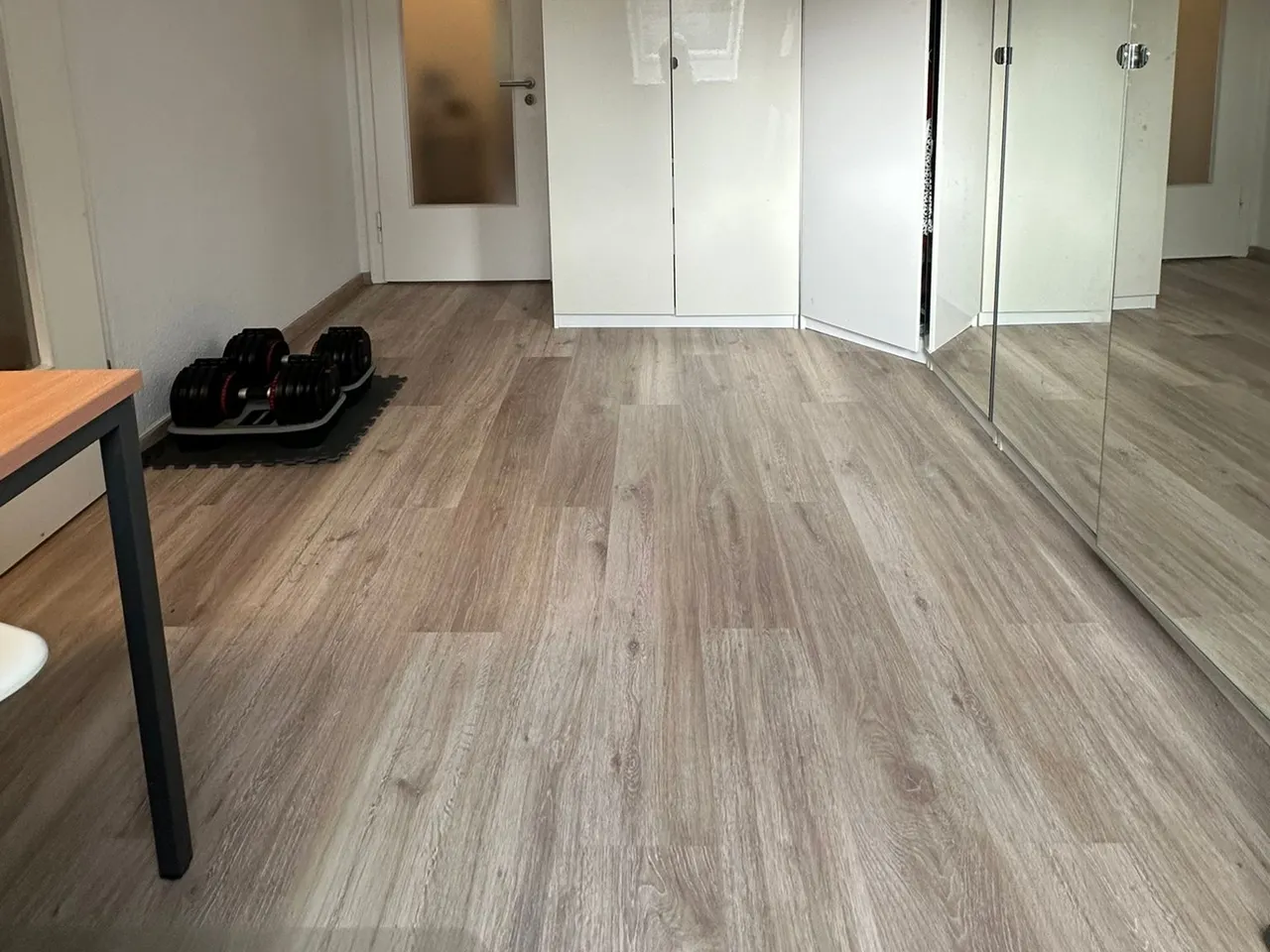 Geräumiges Arbeitszimmer