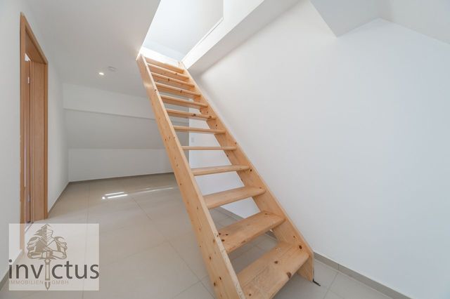Aufgang zur Galerie