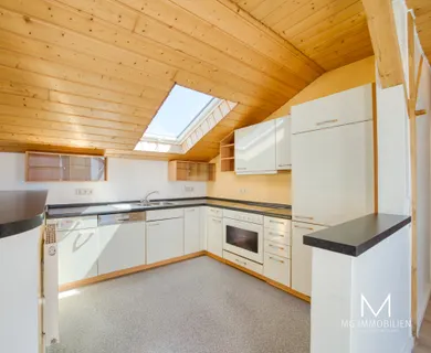 Cozy Apartment with rooftop terrace and carport for rent
