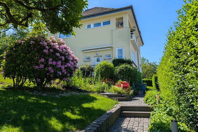 Weg zum Hauseingang