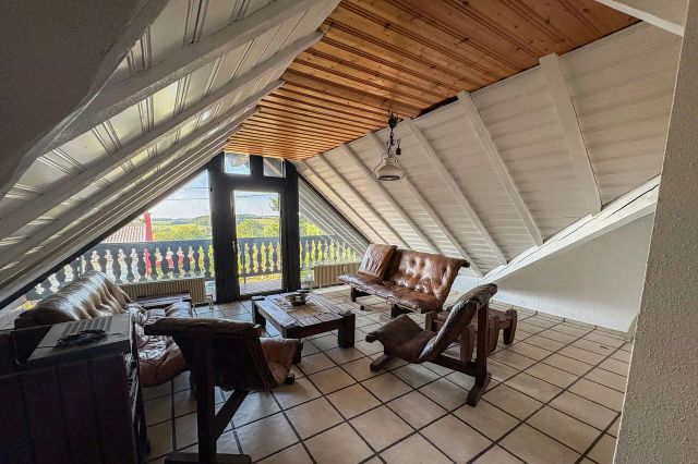 Wohndiele mit Zugang zum Balkon DG