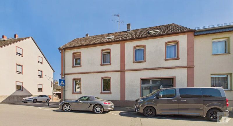 Vermietetes Wohnhaus mit drei Einheiten – solide Kapitalanlage mit Entwicklungspotenzial