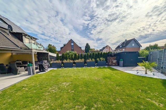 Terrasse überdacht und Garten