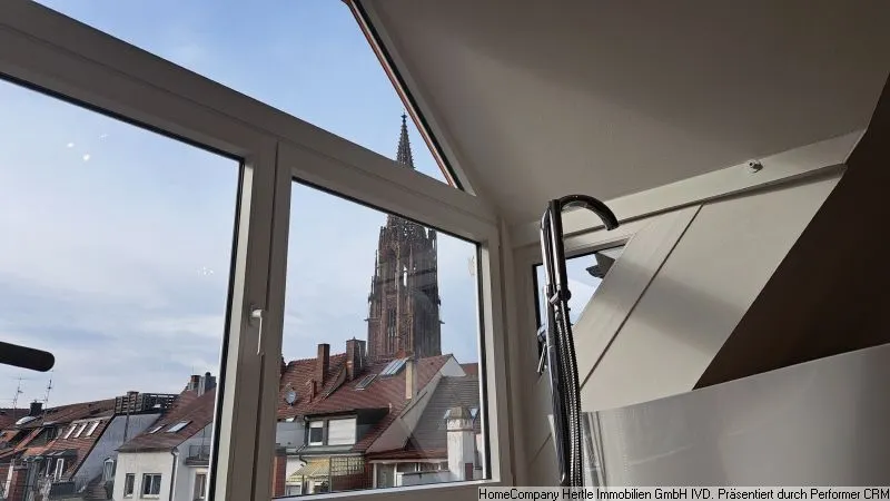 Blick aufs M&uuml;nster von Badewanne im Schlafzimmer