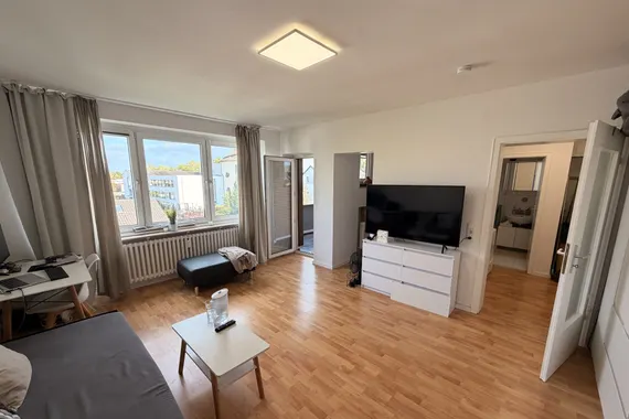 Düsseldorf-Heerdt! 1-Zimmer-Apartment mit großem Balkon und Einbauküche!