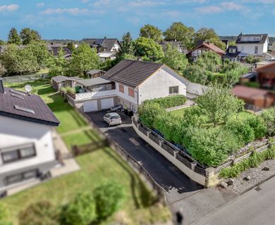 Oberpleis/Boseroth: Freistehendes EFH mit großem Grundstück, Doppelgarage und herrlichem Ölbergblick