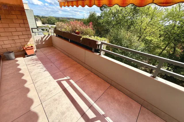 grosser Sonnenbalkon