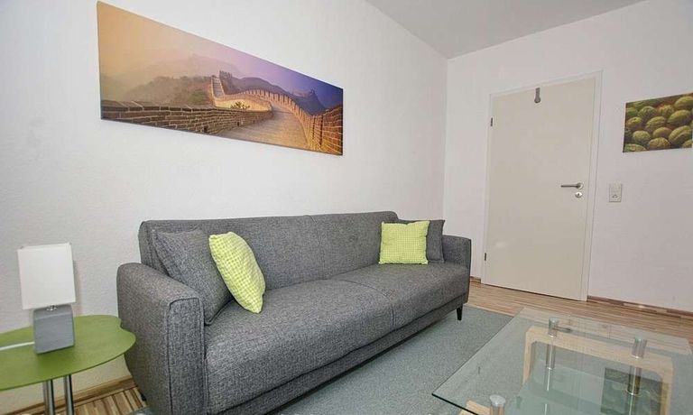 Moderne, zentral gelegene 2-Zimmerwohnung mit DSL - Photo 2