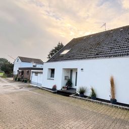 Draußen genießen, drinnen durchatmen: Helles Zuhause in Viersen-Süchteln.