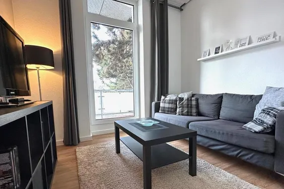 Schöne möblierte 2-Zimmer Altbauwohnung in Neuss Stadtmitte mit Internetzugang