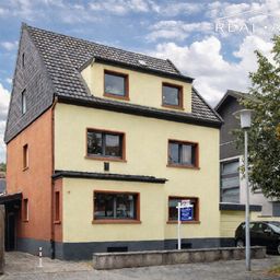 Kapitalanlage mit Entwicklungspotenzial: 2-3-Familienhaus + Nebengebäude