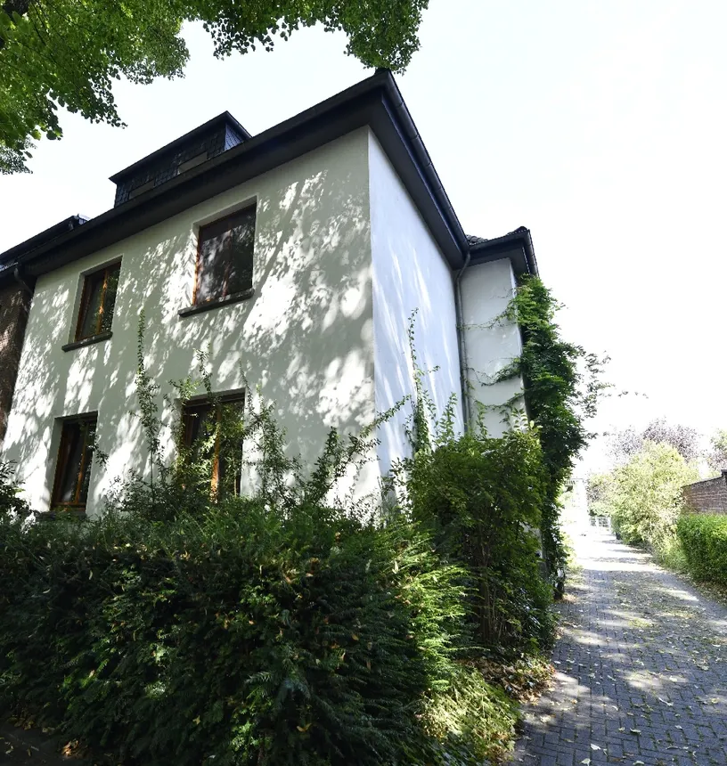 Waldesruh und Seebrise in Duisburg - Dorf Friemersheim!
Drei-FH, DHH mit zwei Garagen und Werkraum