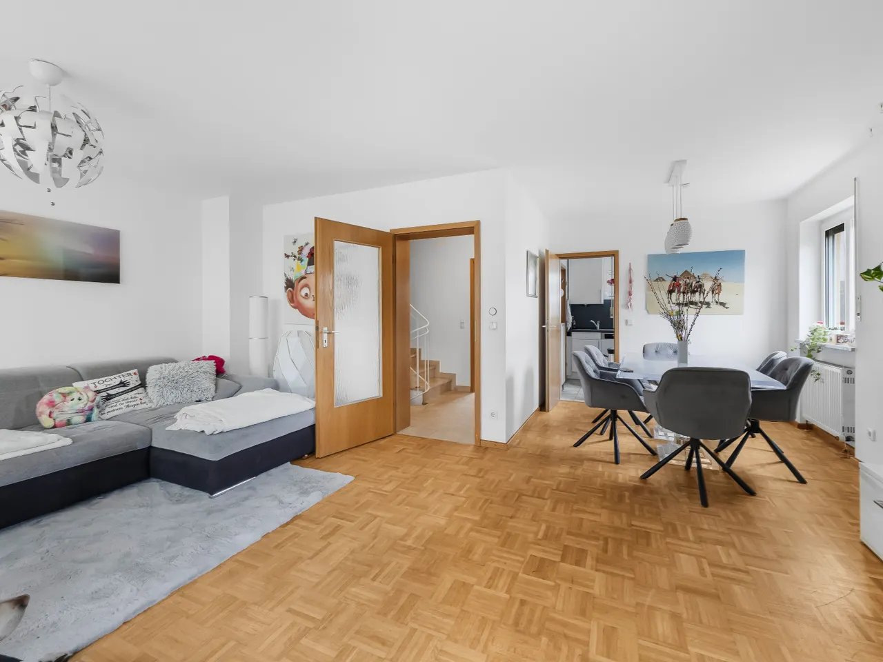 Wohnzimmer mit Essbereich