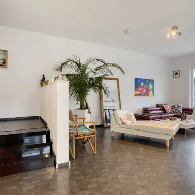 Ratingen-Lintorf: Moderne Doppelhaushälfte mit sonnigem Garten, Dachterrasse und Garage