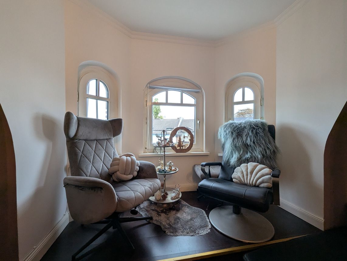 Provisionsfrei - Stilvolle luftig geschnittene Dachgeschoss-Wohnung in Meiderich