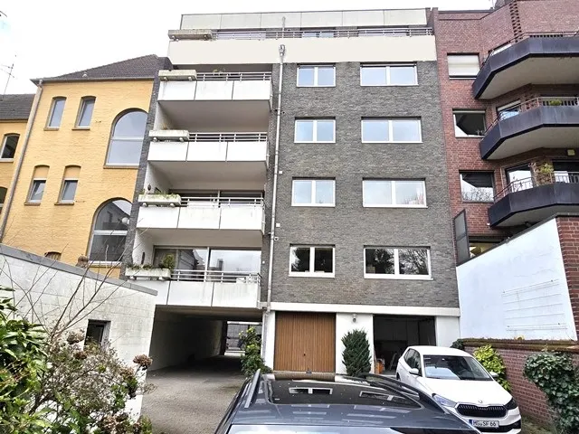 Seltene Gelegenheit in Bestlage 4-Zimmerwohnung mit Balkon, Aufzug, Garage